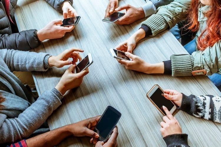 nguyên nhân nghiện mạng xã hội 13