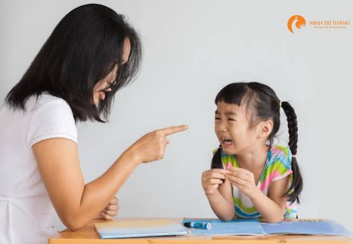 cách kiềm chế cơn giận khi dạy con