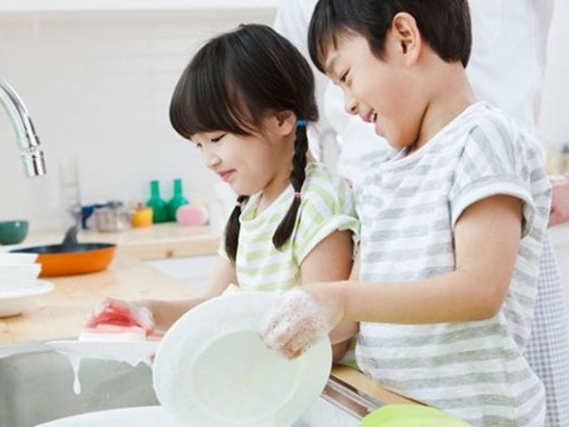 cách dạy con làm việc nhà