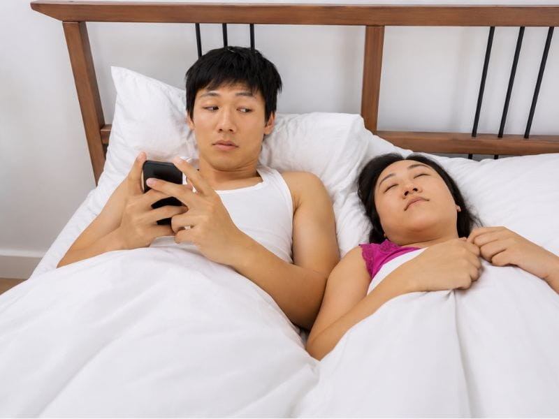làm sao để biết chồng ngoại tình 1