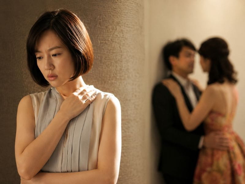 vợ kiểm soát chồng quá mức 4